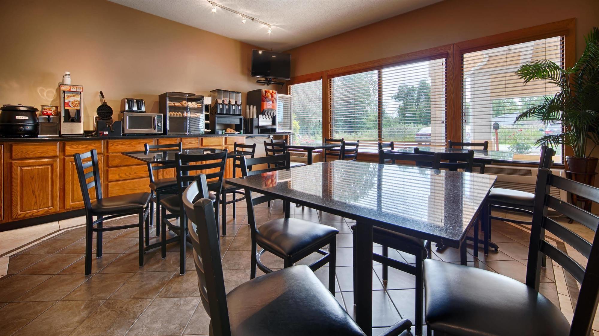 Best Western Crossroads Inn Schererville Exterior photo